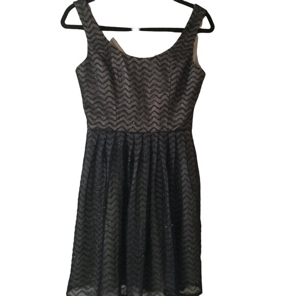 Black Minuet Sleeveless Chevron Sequin Overlay Dress Size S - Picture 2 of 3
